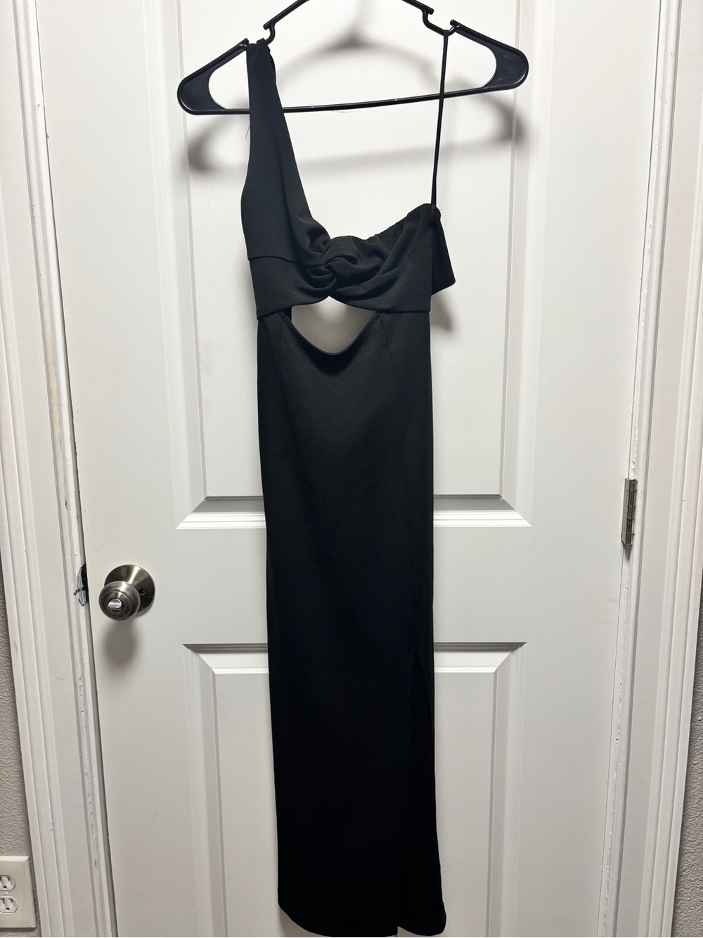 Hello Molly Black One-Shoulder Knot Cutout Gown
